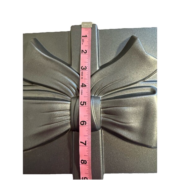 WILTON All Occasion Gift Box Present Birthday Celebration Holiday Cake Pan 7 Cup - Picture 5 of 6